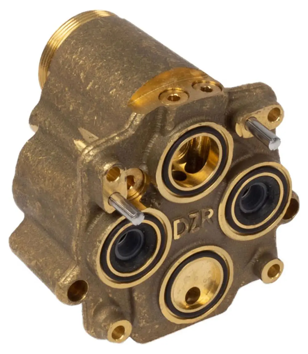 DZR Adapter für Sanitärinstallationen, gefertigt aus Messing, mit mehreren Anschlüssen für Wasserleitungen. Geeignet für Anwendungen der Marke Keuco.